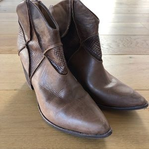 Chocolat Blue Western Booties - EUC
